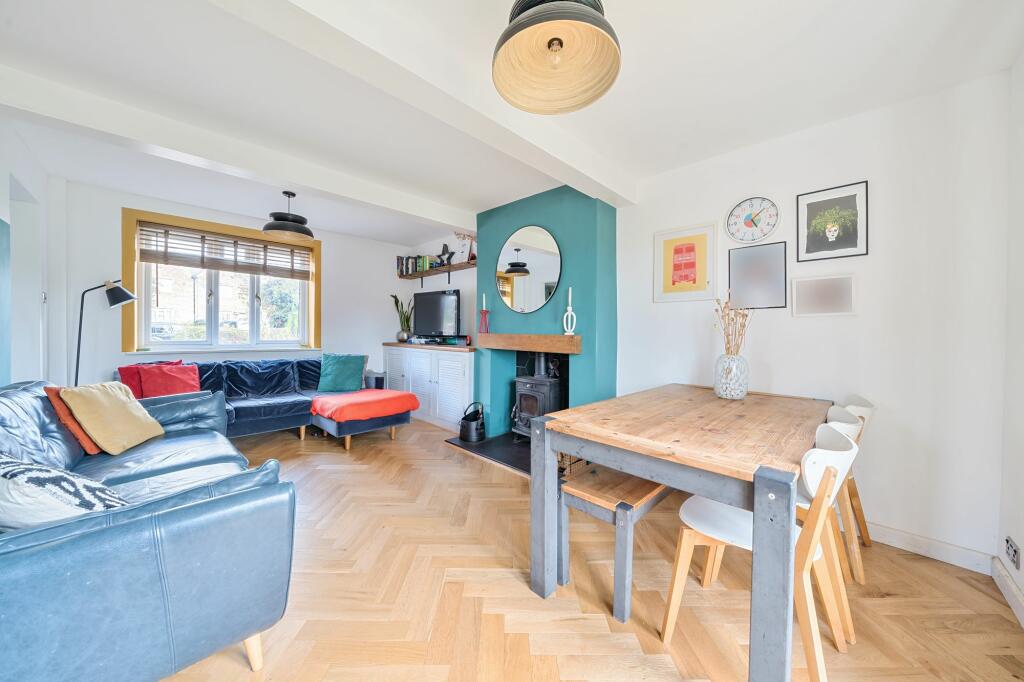 Living Room/Dining Room (5)