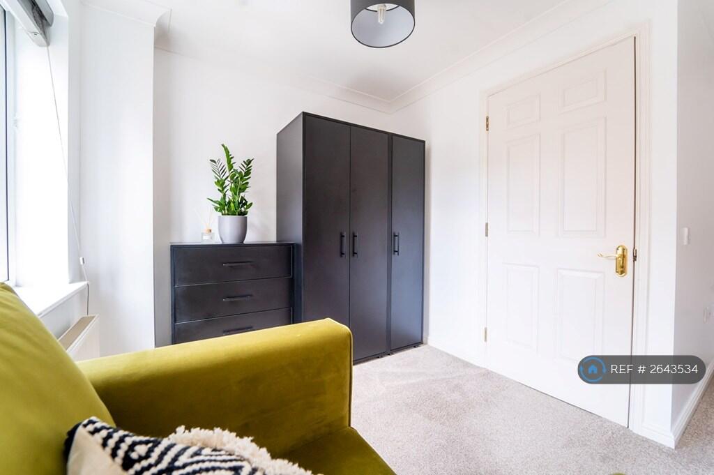 Bedroom 1 + Extra Large + Balcony