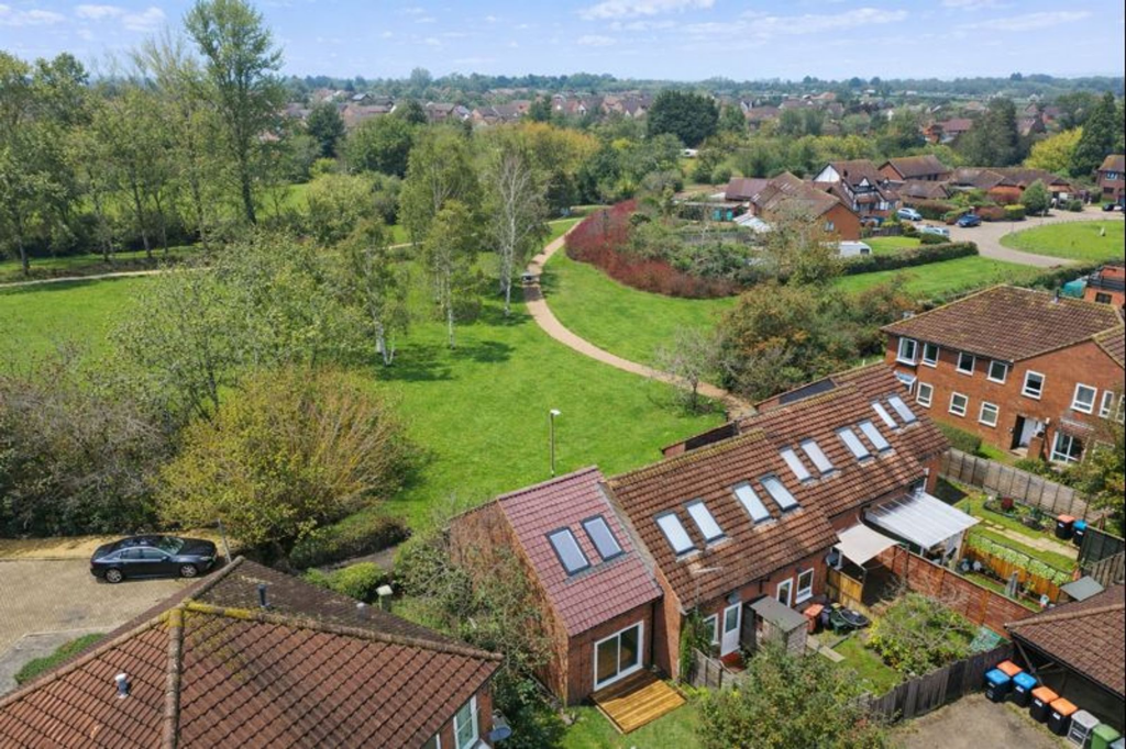 Aeriel Showing Outlook