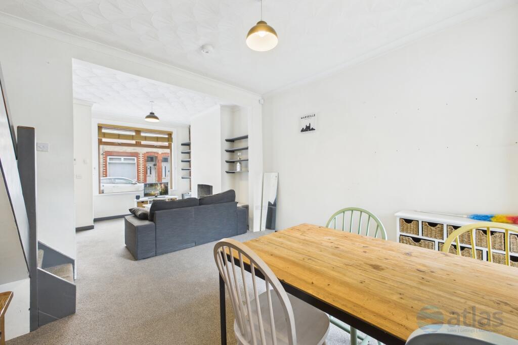 Lounge/Dining Area