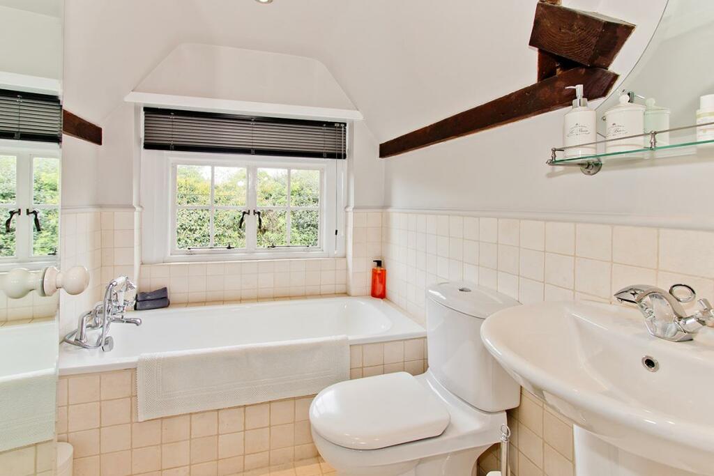 ensuite.jpg