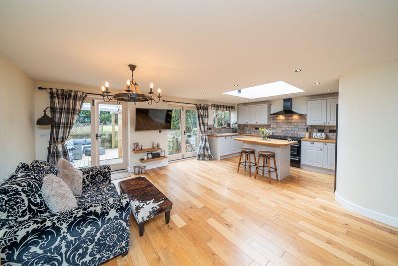 OPEN PLAN KITCHEN/DINER