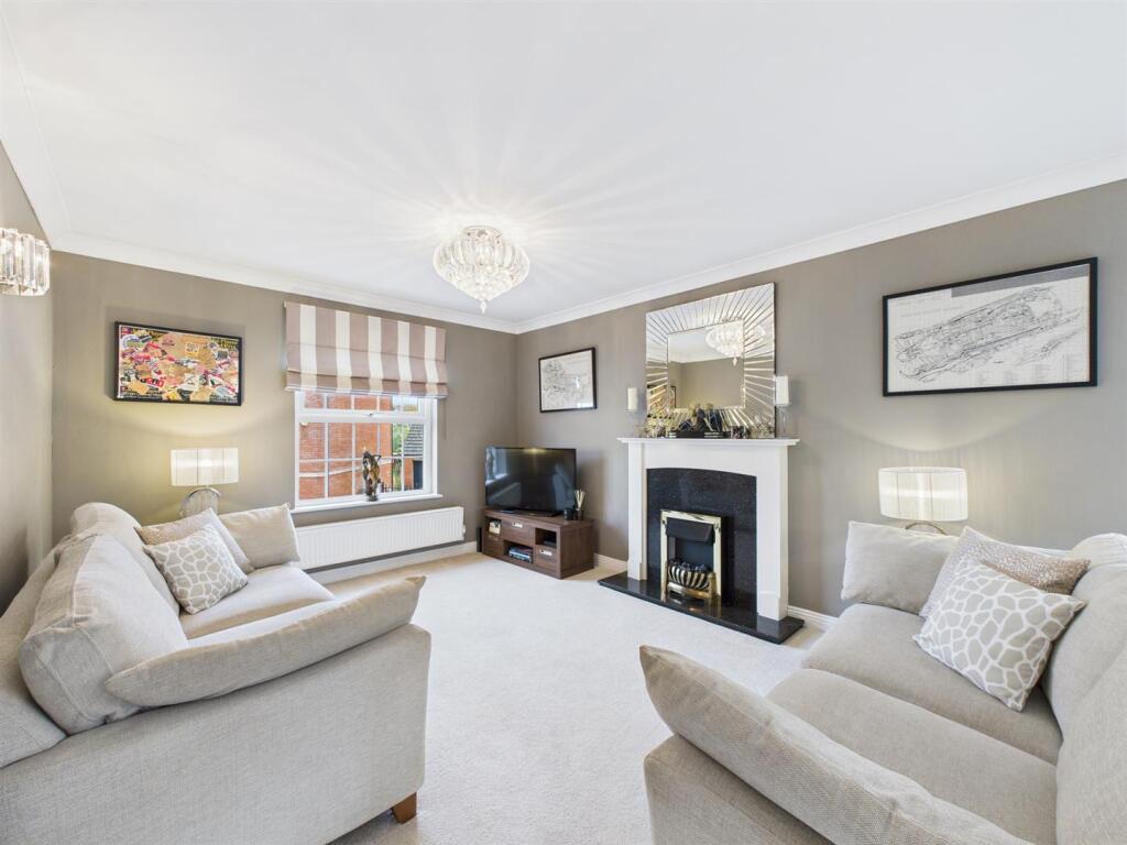 Fabulous First Floor Lounge