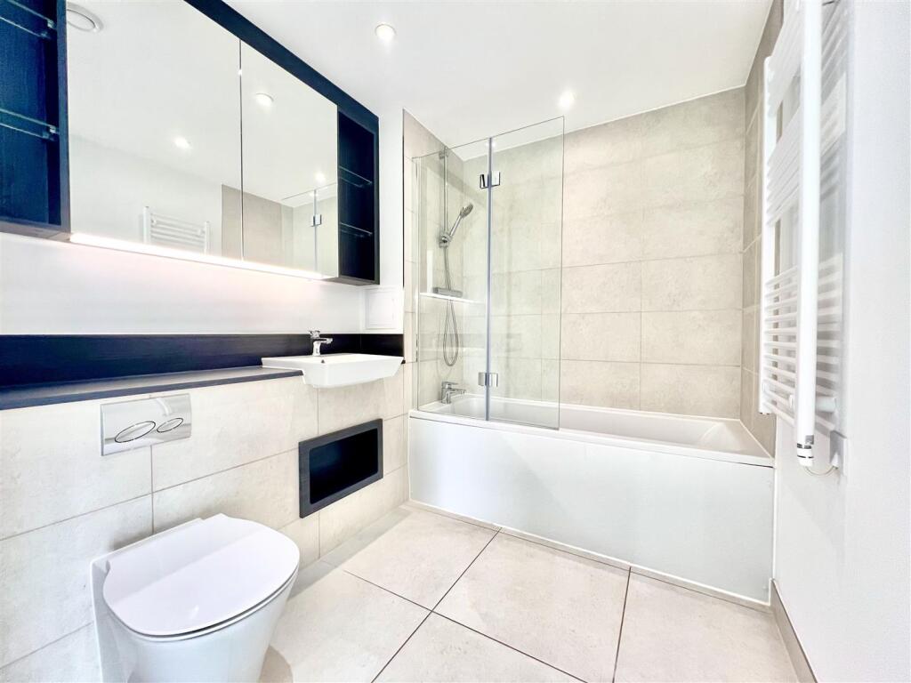 Family Bathroom/ WC