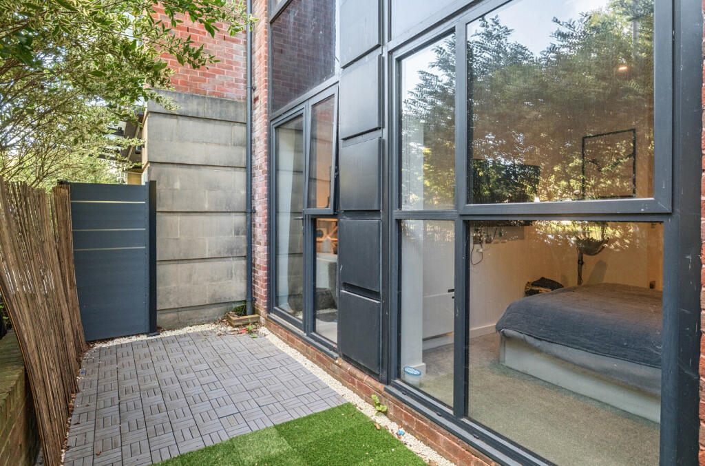 1349387-3-68c9328...