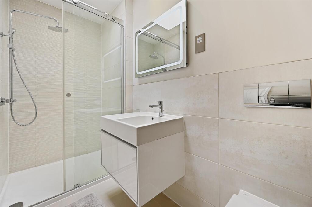 Ensuite (1).jpg