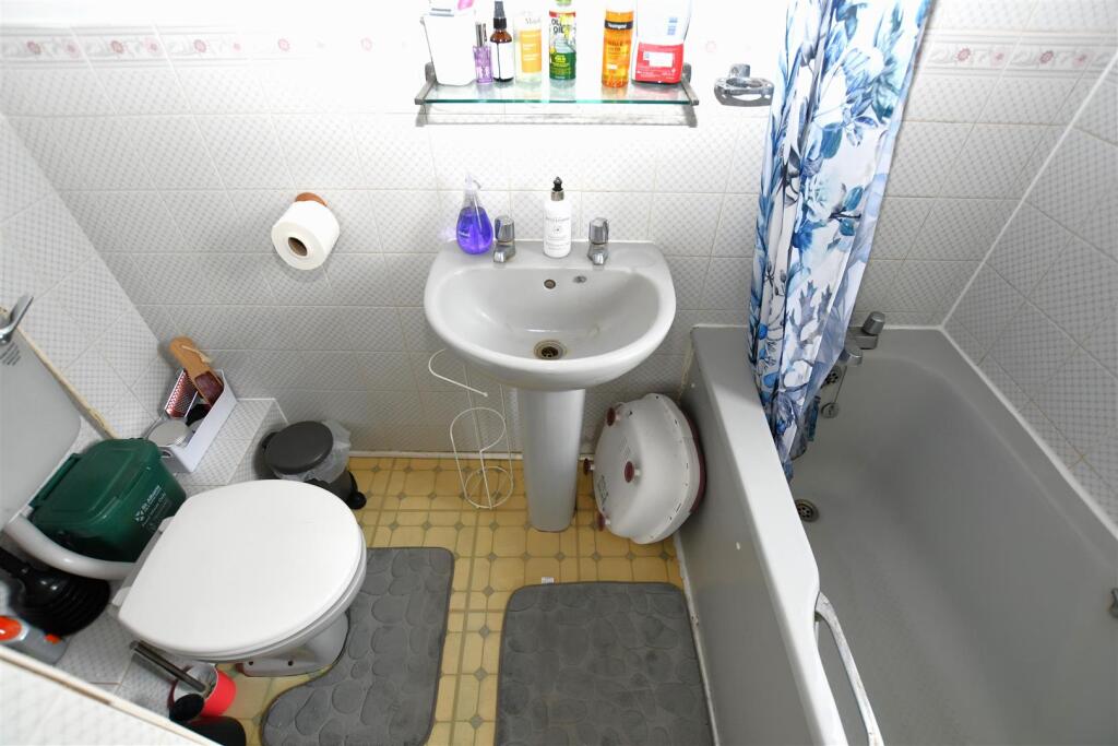 Bathroom.JPG
