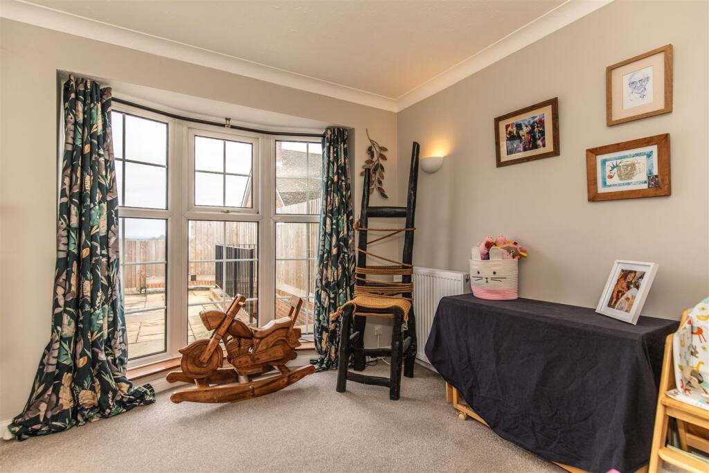 2 Sackville Close13.jpg