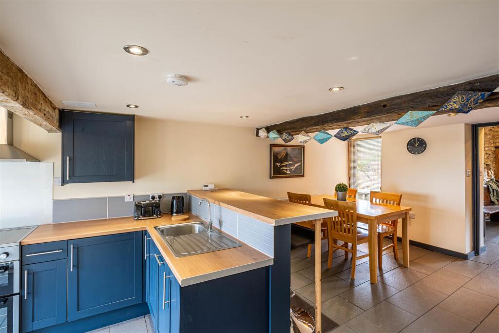 Holiday Cottage Kitchen / Dining Room