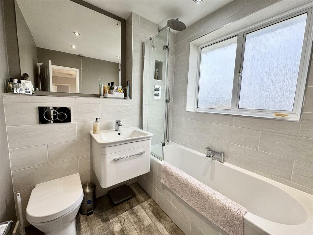 FAMILY BATHROOM