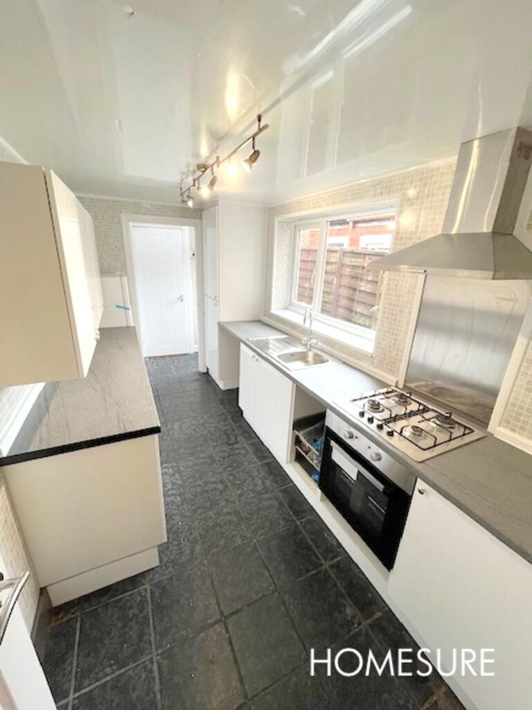 32 Bowles - Kitch...