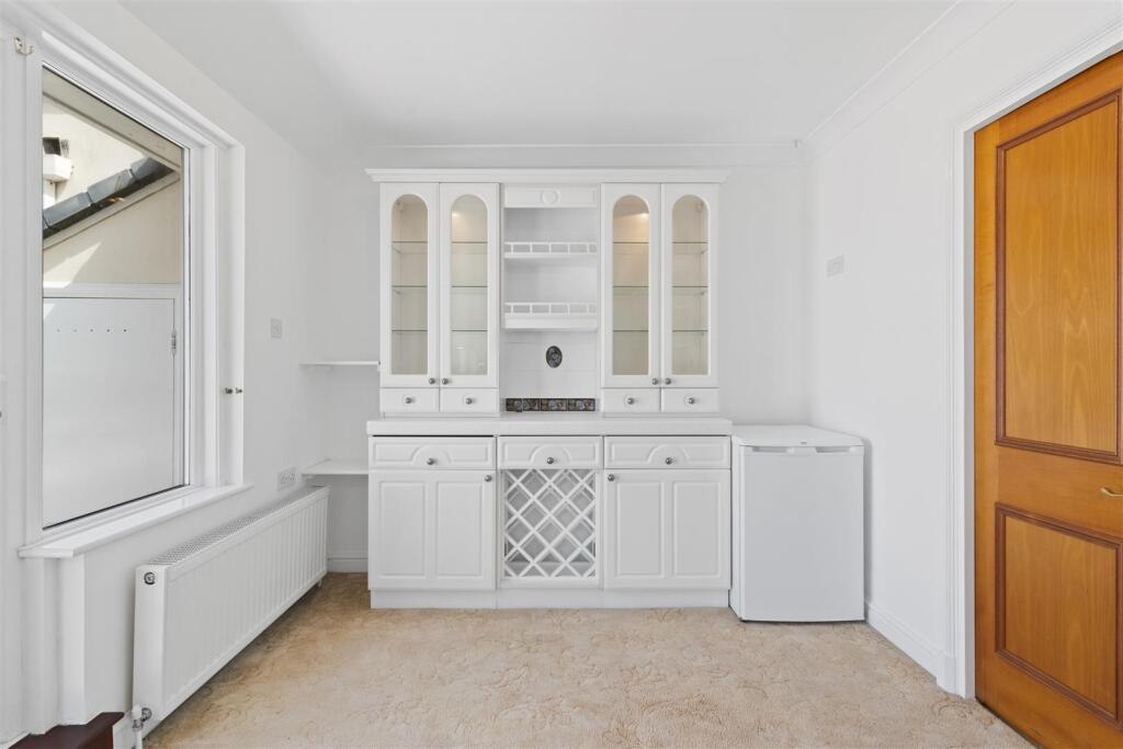 Kitchen / Breakfast Room
