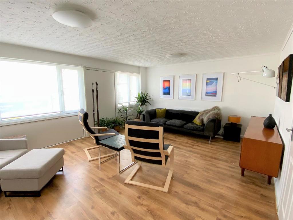 1 Farfield Place Lounge