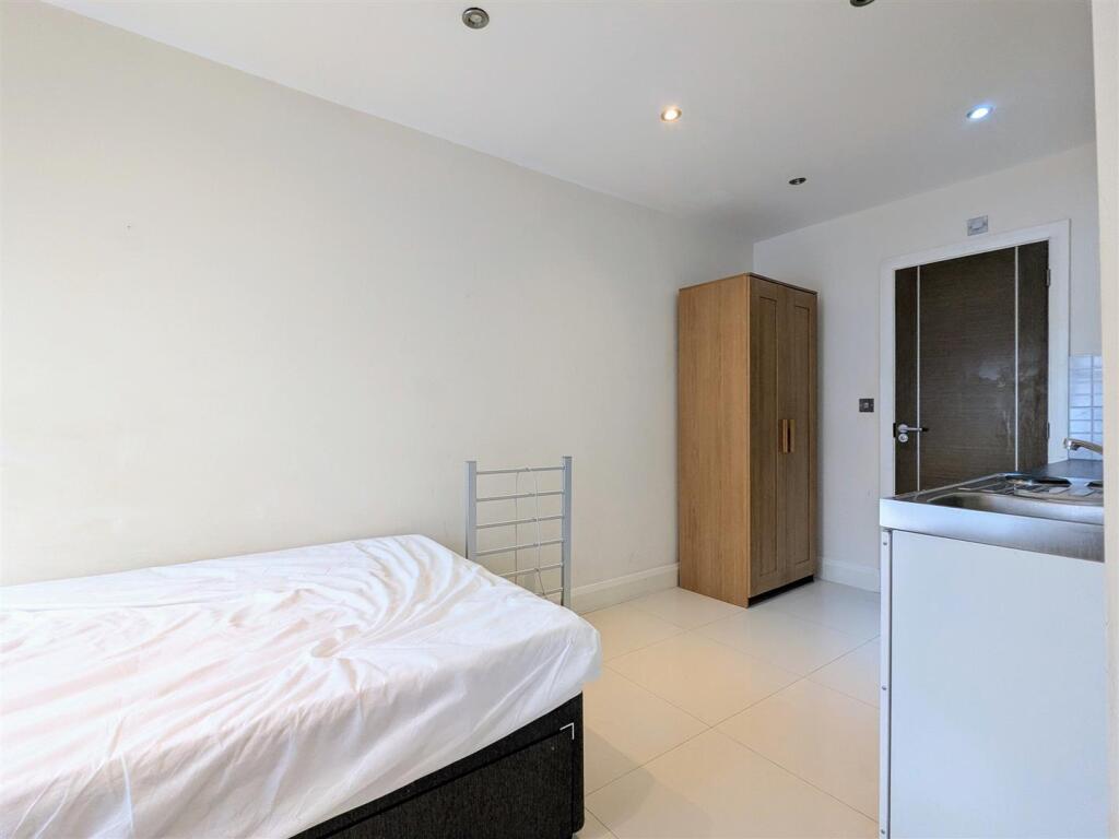 Davidson Frost-Wellings, DFW, Hermitate Way, Stanm