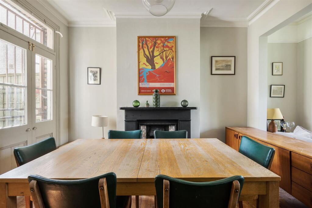 Pretoria Avenue, E17