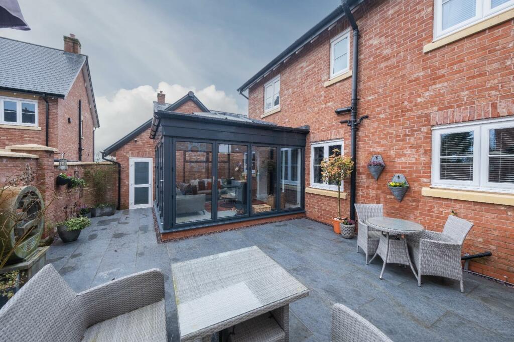 2 Bluebell Close-040.jpg