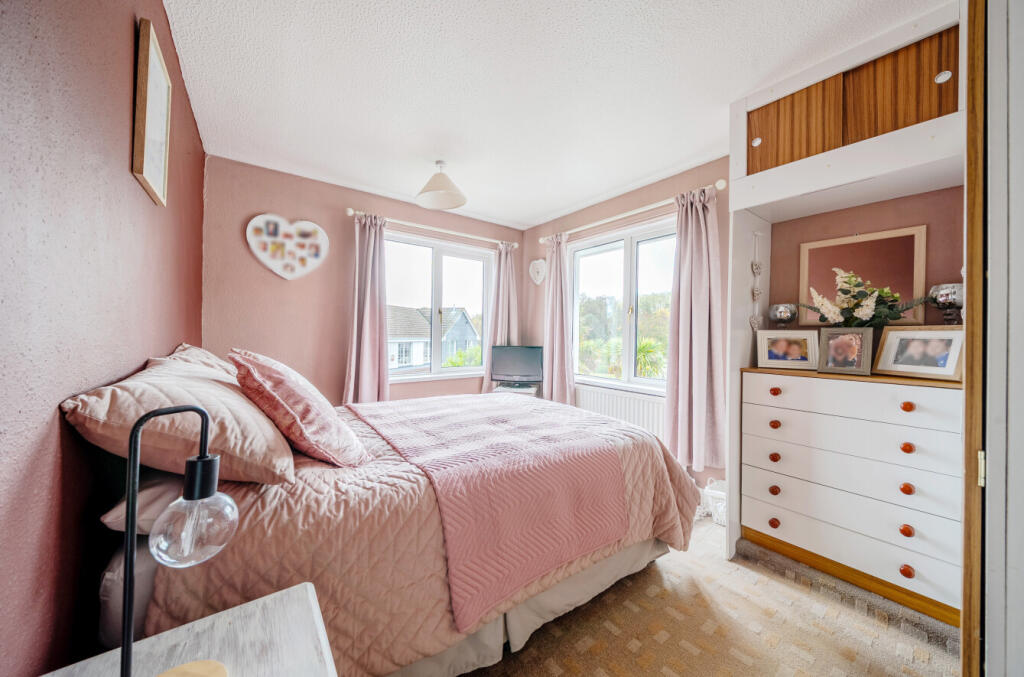 1372489-10-68f8da...