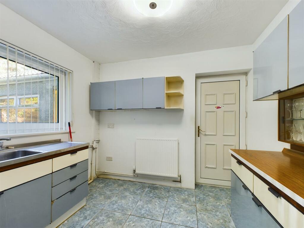 CAM02295G0-PR0121-STILL015.jpg