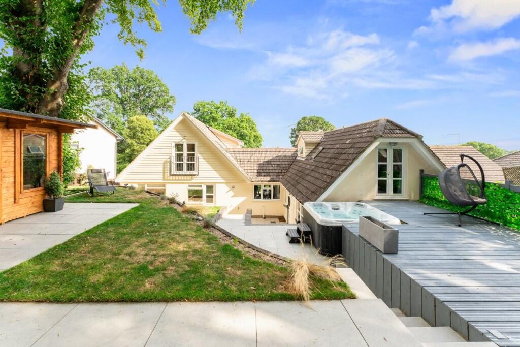 15 Barry Gardens-...