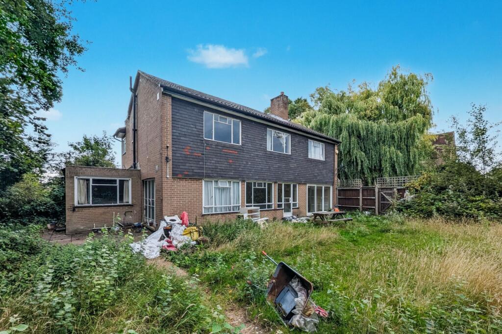 1 Farm Drive, Shirley, Croydon CR0 8HX