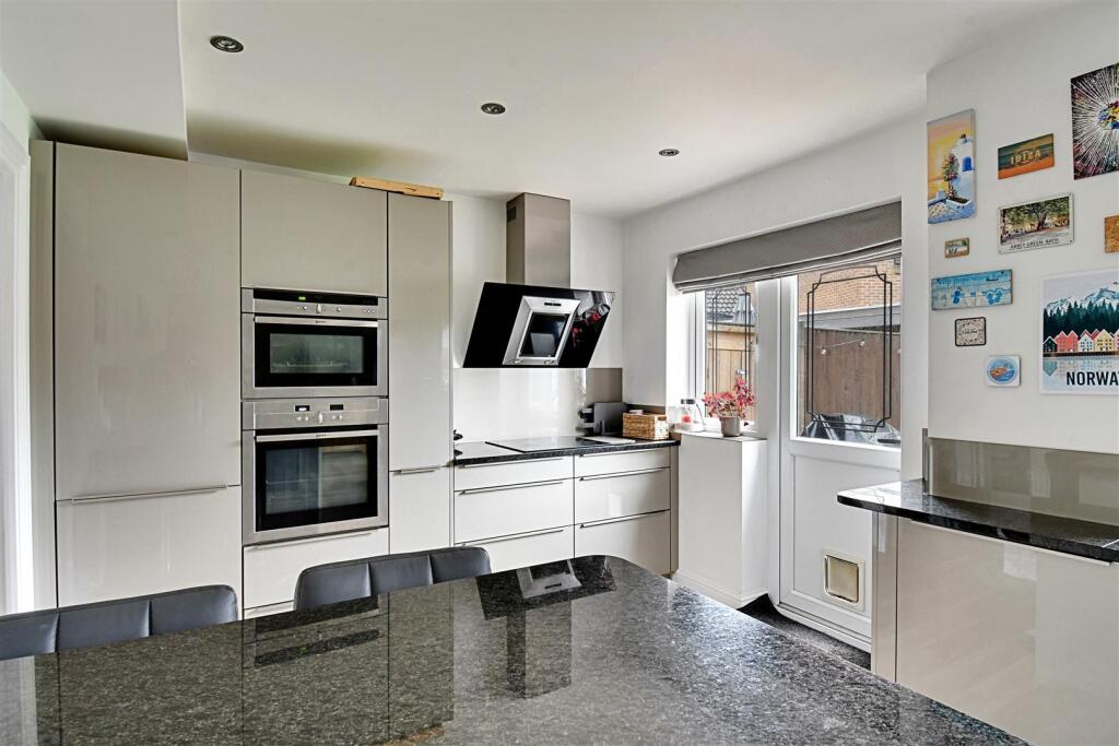 Kitchen 4.jpg