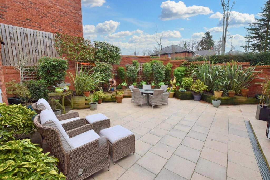 Fabulous Low Maintenance Private Garden