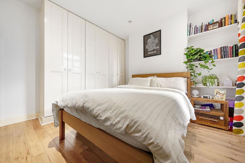 First Bedroom (2).jpg