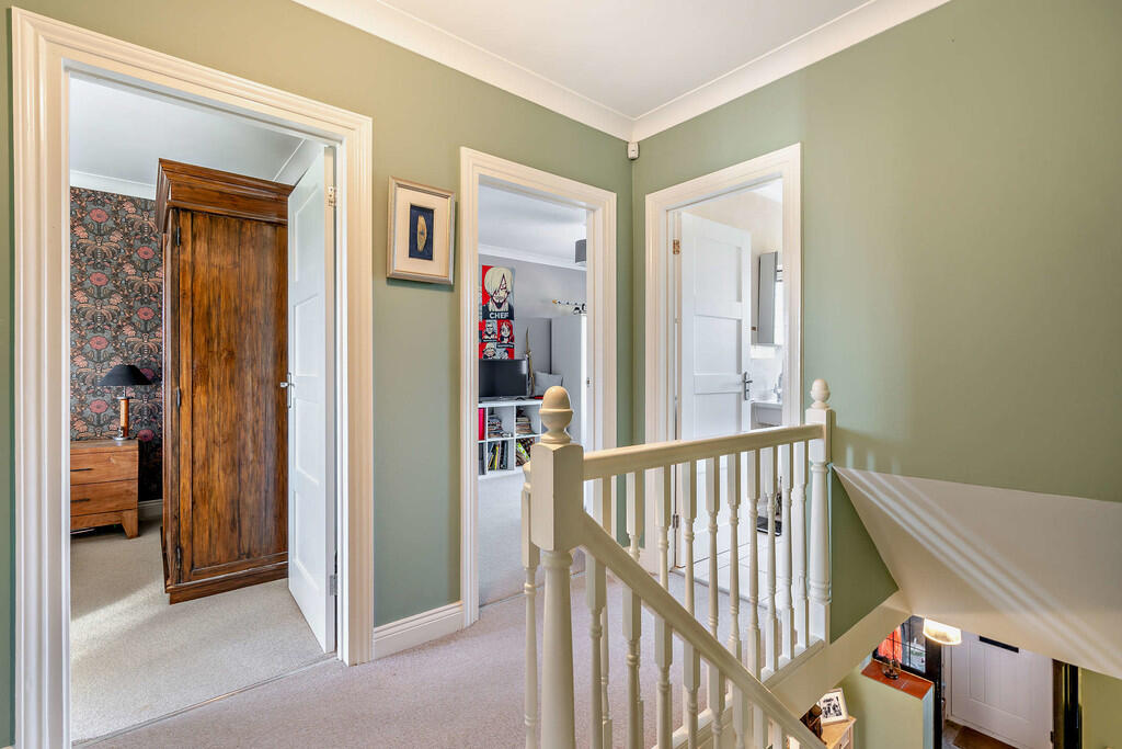 8671259-interior2...