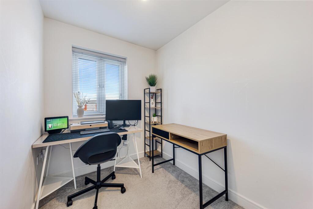 54 Stratford Drive bedroom 3.jpg