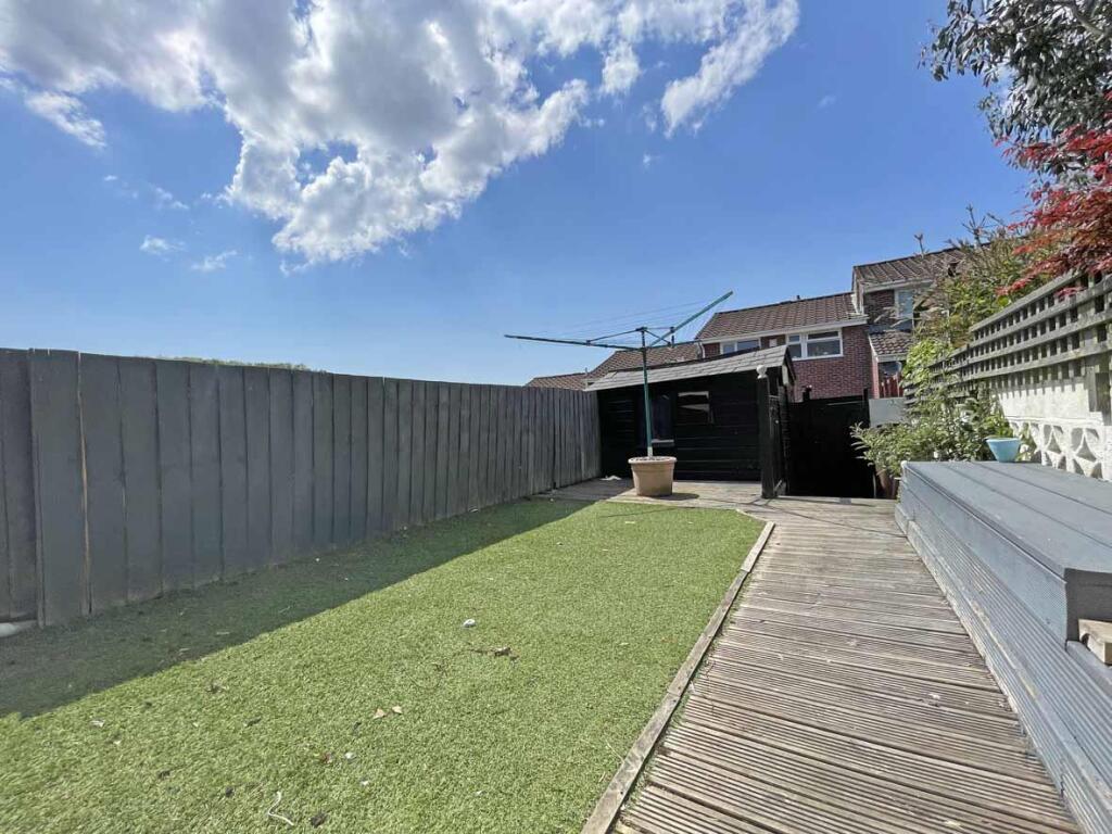 Rigdale Close 71 - Garden.jpg