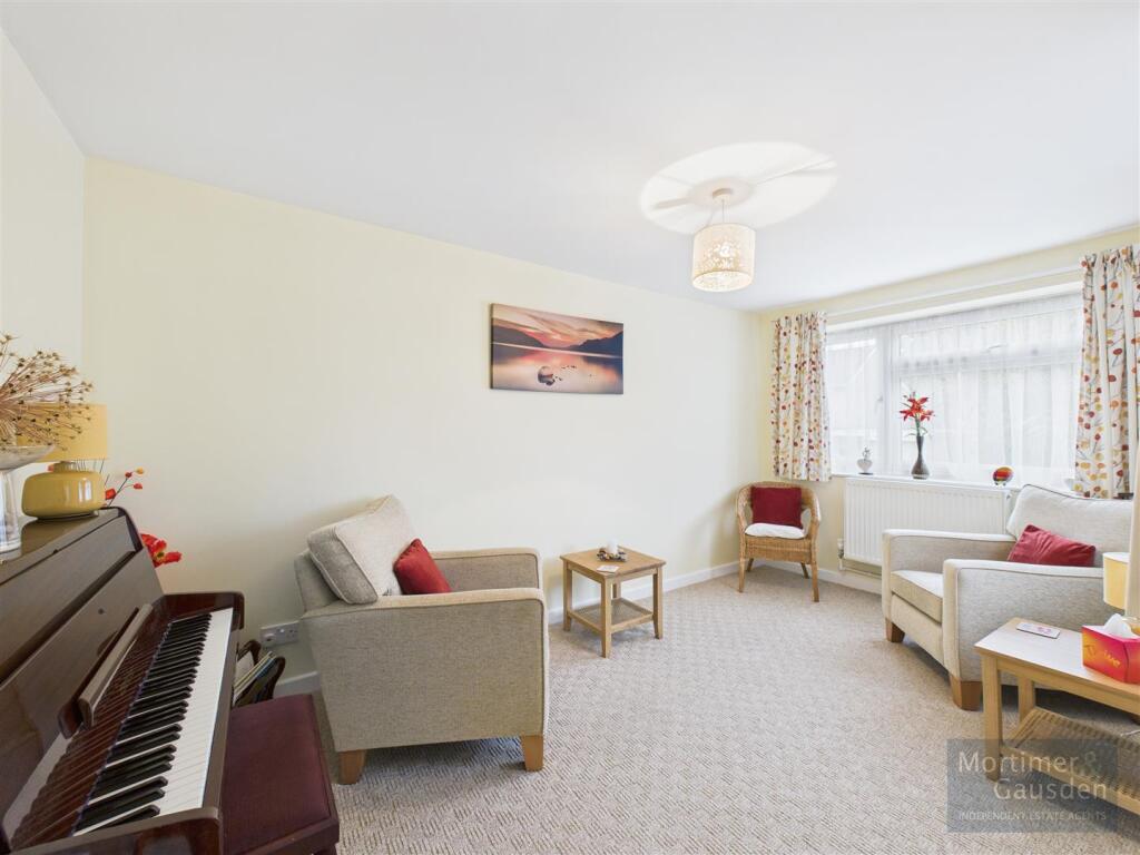 Snug / Second Lounge