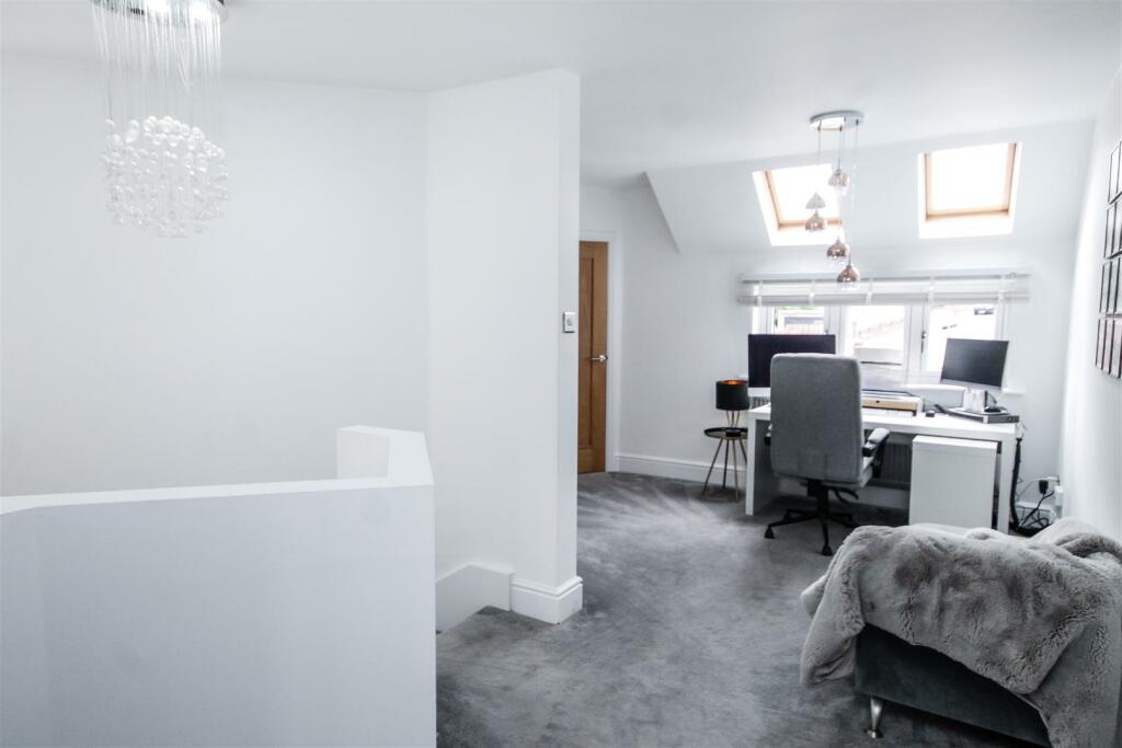 Landing/ Office Space