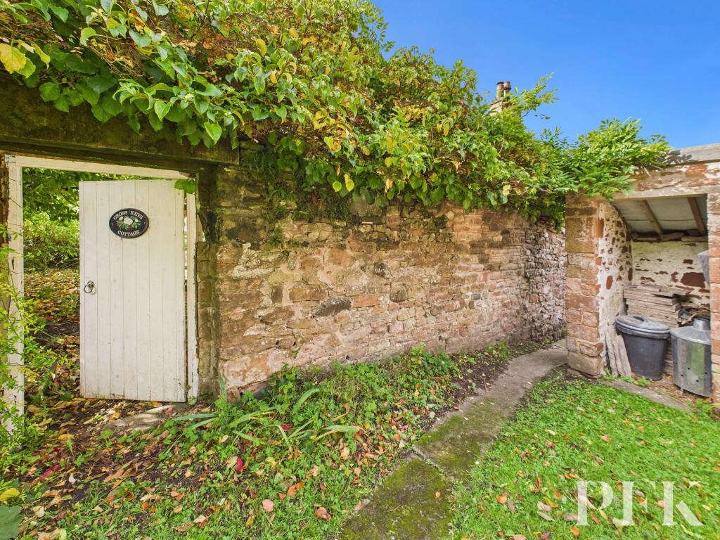Rear Garden access and Outhouse