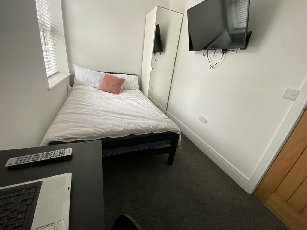 f6 BEDROOM 1