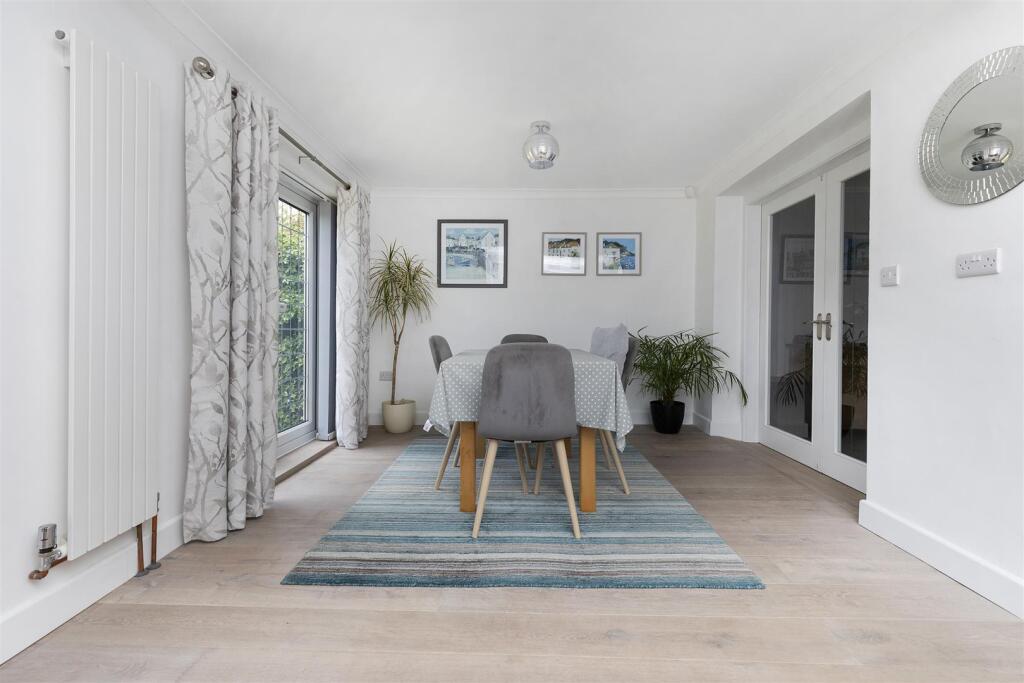 Bramleys Estate Agents - Gernhill Avenue - Fixby (
