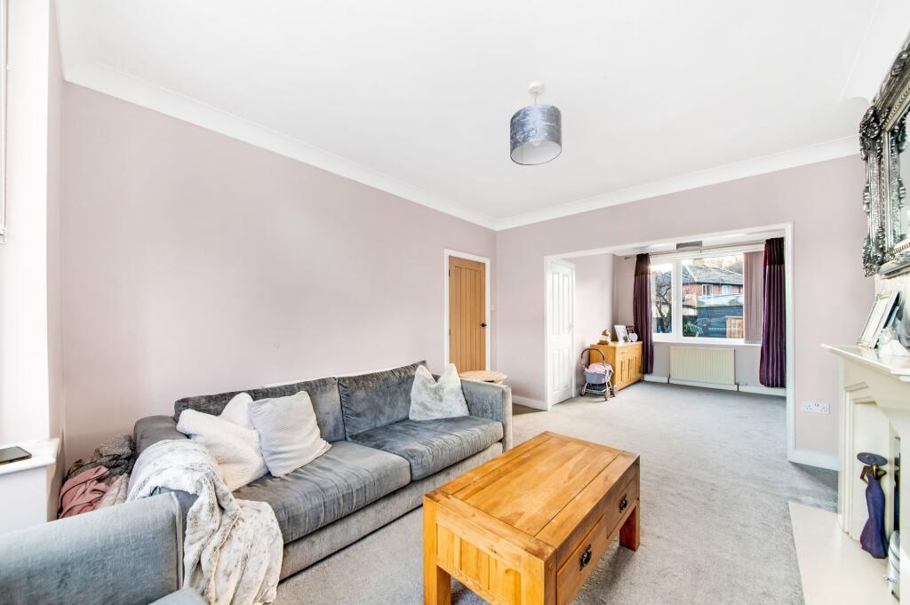 OPEN-PLAN LIVING DINING ROOM (LIVING AREA)