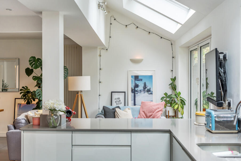 1302727-14-683f40...