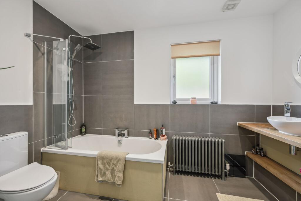 Master Bedroom En - Suite