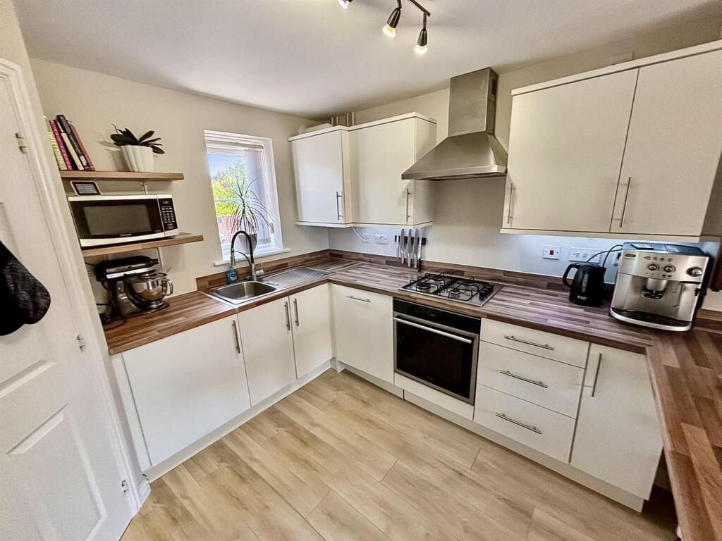 Fitted Breakfast Kitchen: