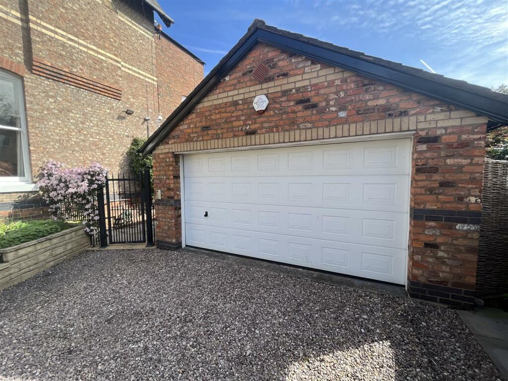 Double Garage.jpg