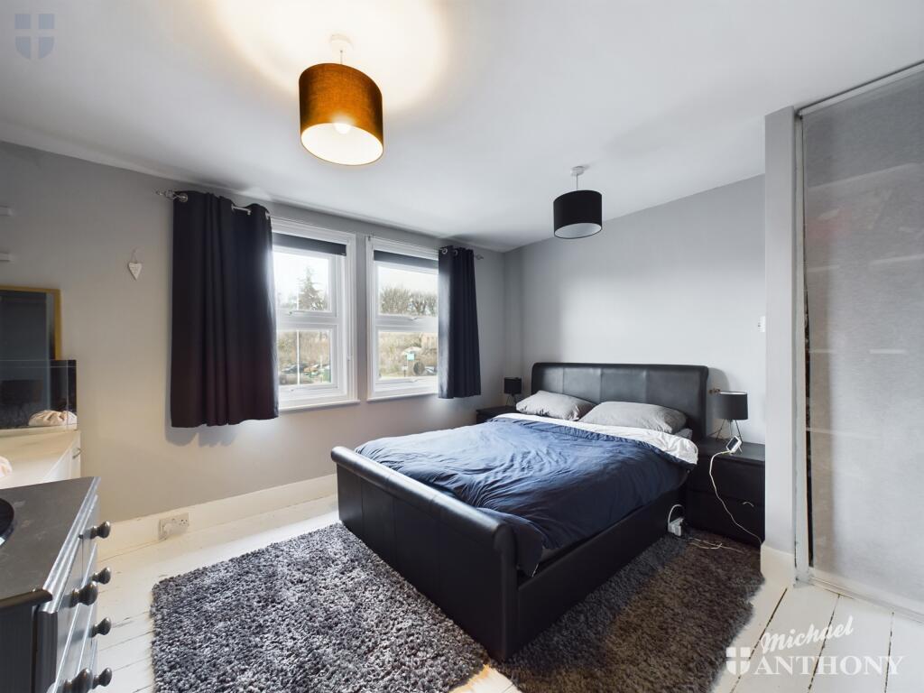 CAM03218G0-PR0510-STILL001