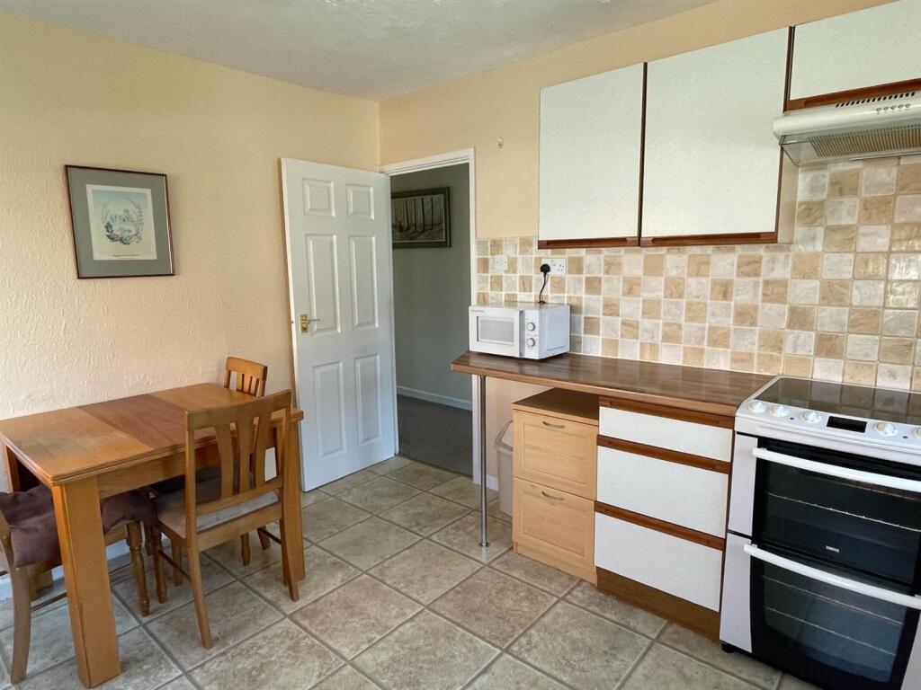 Kitchen breakfast.jpg