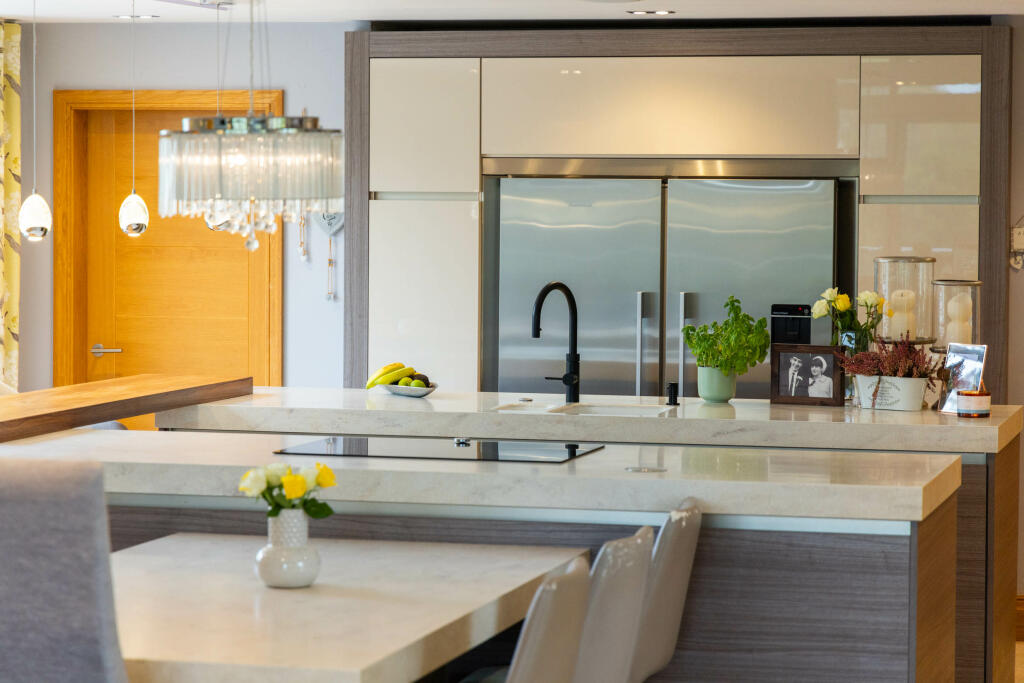 20241030-1155_Maison Haus - Ivory House, Station R