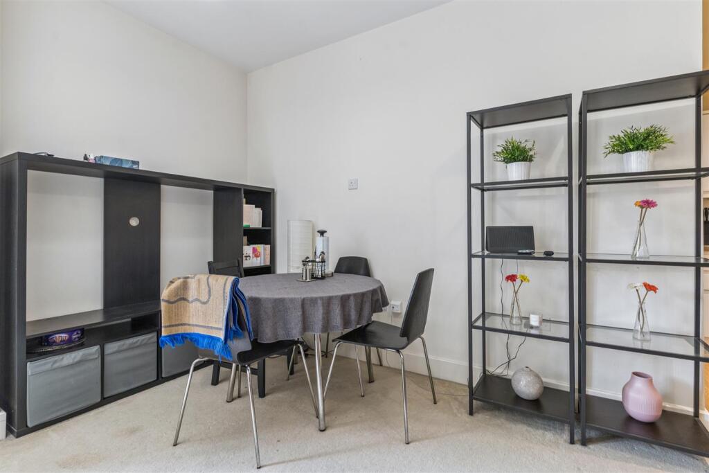 Sitting/Dining Room