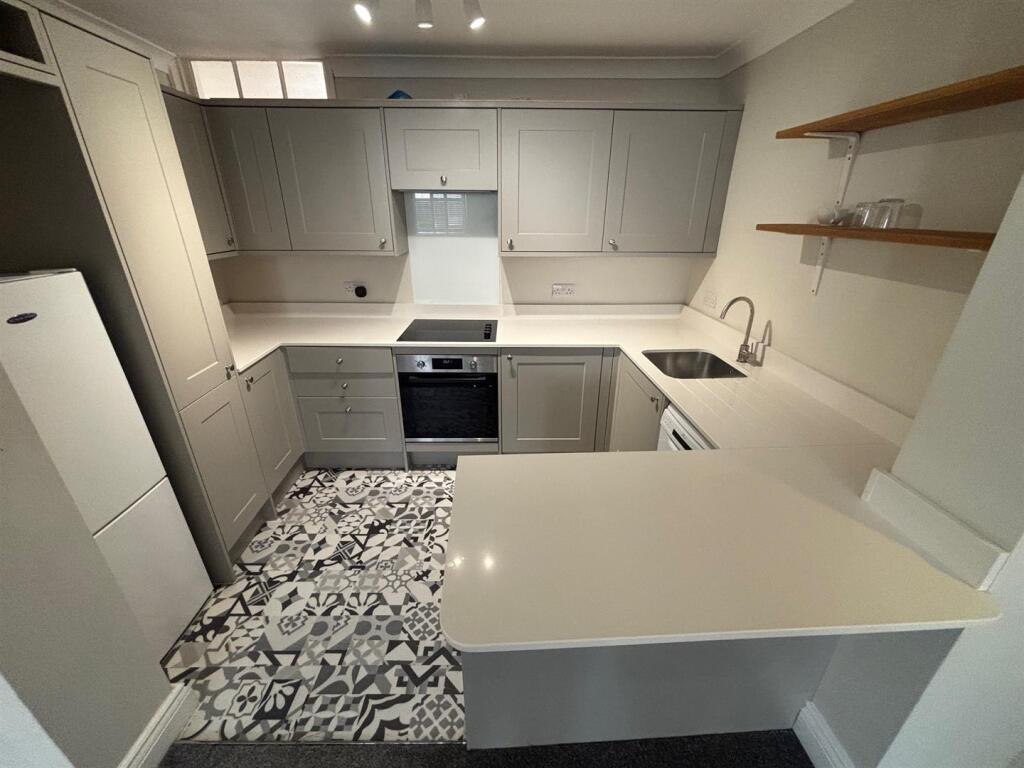 Kitchen 1.jpg