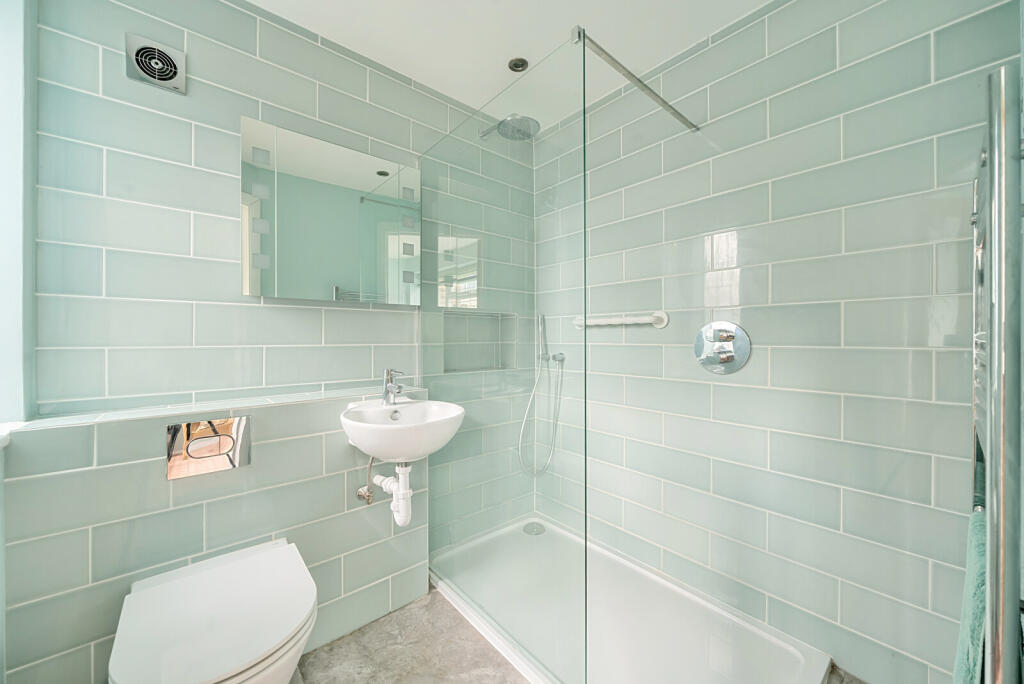 1304561-9-6842bcb...