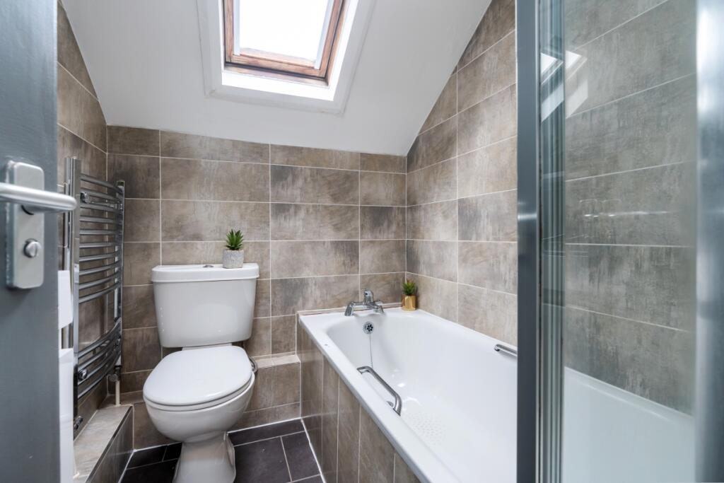 13 Norwood Terrace, Bathroom 2