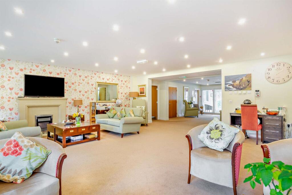 Homeowners Lounge