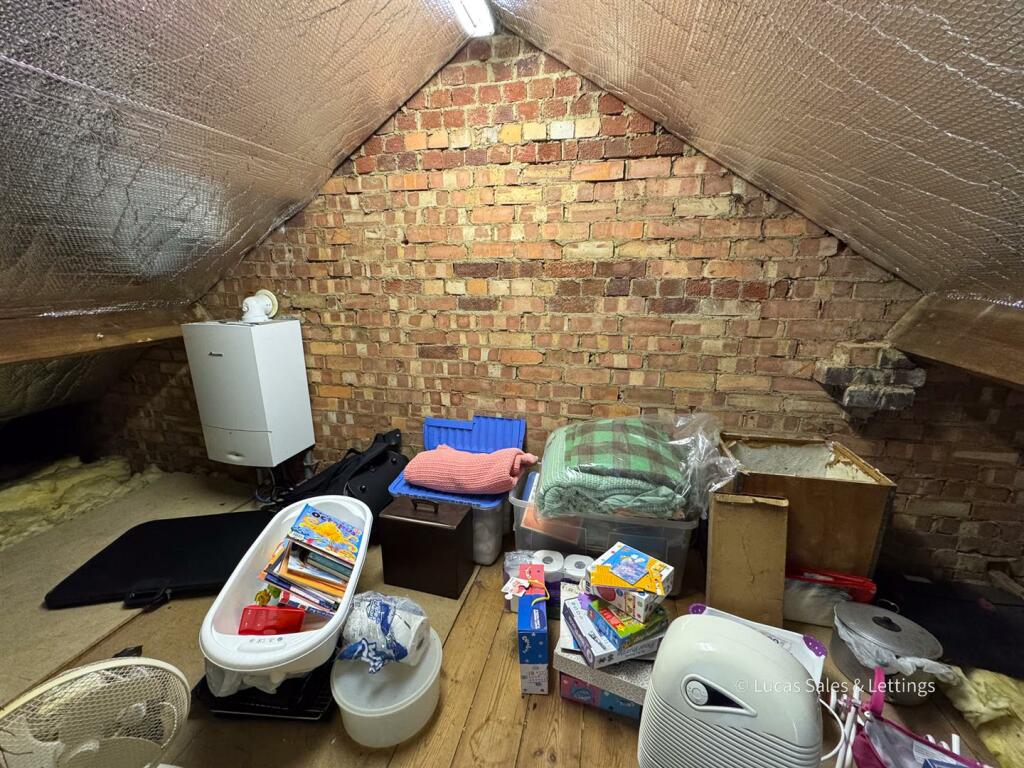 47 Pennine Way Kettering-08.jpg