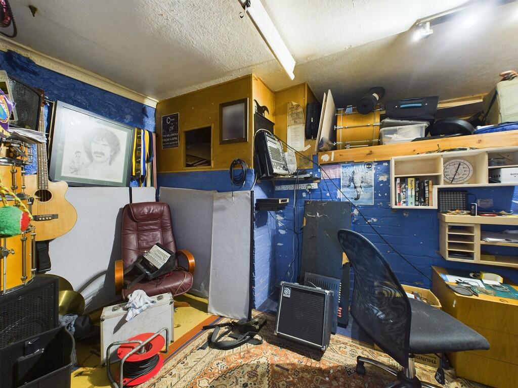 CAM03974G0-PR0090...